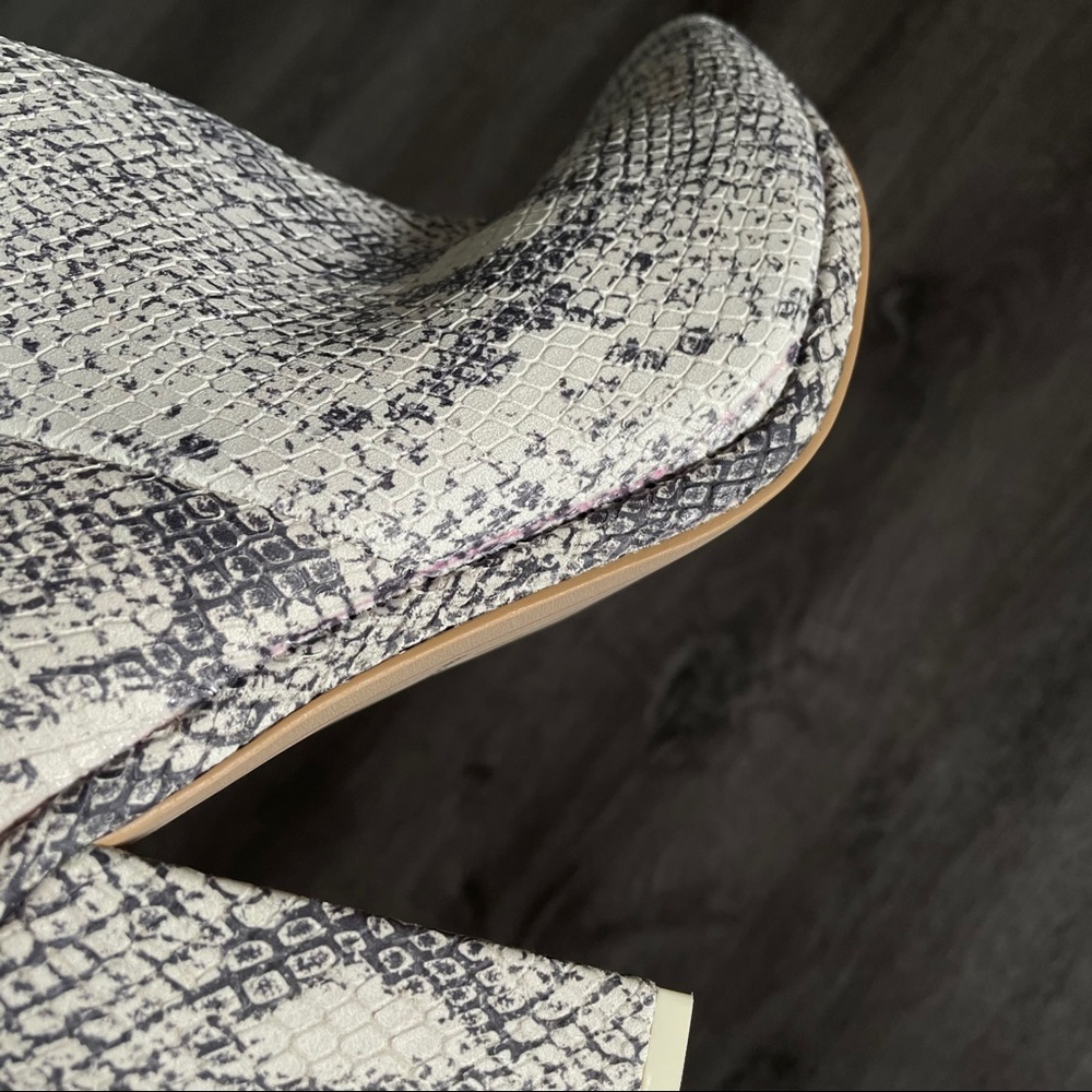 Like New Dolce Vita Snakeskin print heeled Boots (7/5) - Picture 10 of 10